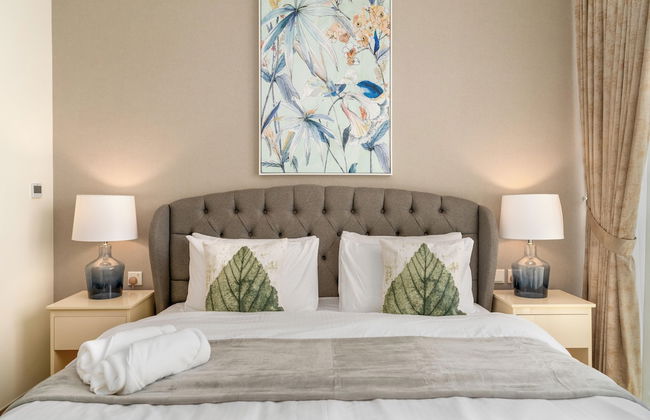 Whitesage - Super Spacious Apt with Dubai Garden Glow Views - Photo 2