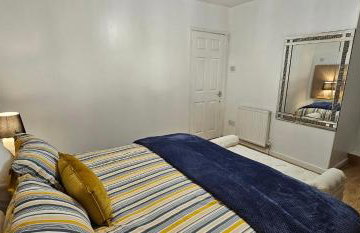 Glebe House - 2 Bedroom Luxury House that sleeps 6, with Free Private Parking, Easy Access to City Centre, and Near the Motorway - Photo 15