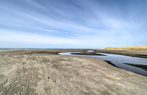 Pet-Friendly Ocean Park Home with Decks and View! - Foto 42