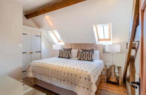 Willowberry Barn - Exclusive Home with Hot Tub - Photo 33