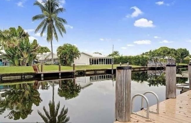 Luxury Waterfront Home Minutes from the Beach by RedAwning - Photo 35