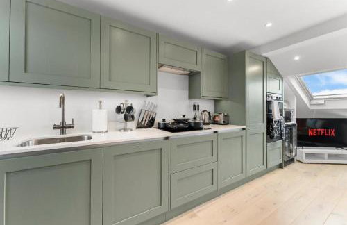 Stunning 4 Bedroom Abode in Zone 1 - Balcony - Sleeps 9 - Foto 6