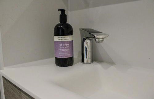 Stylish Essex Apartment, Balcony & Scenic Views - Foto 54