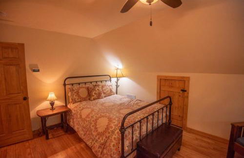 Updated 2 Bd Cabin, Hot Tub, Mins to New River & Parkway - Foto 15