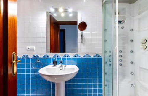 Center of Seville! Luxury apartment in Sevillian Manor House! - Photo 12