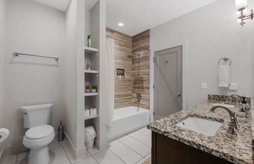 Modern Luxe Townhome with Rooftop Cinema - Foto 42