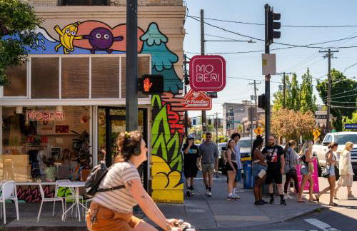 Stay Portland - Modern Portland Studio - Food Carts & Local Shops - Photo 22