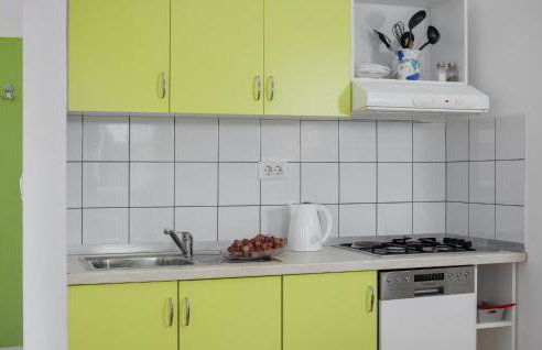 Awesome Home In Tinjan - Foto 9