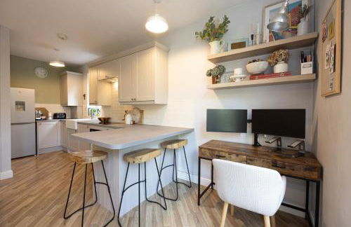 Victorian WFH Haven with Free Parking - Foto 15