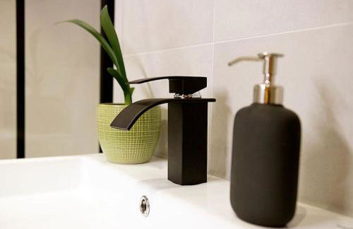 Ruhig - frisch renoviert - zentral - Foto 8