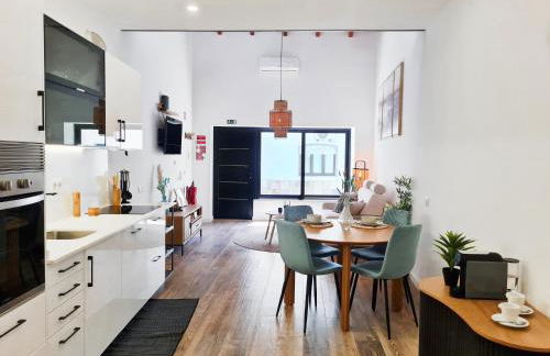 CASA OFICINA - Praia & Centro (300m) - WiFi - AC - Foto 16