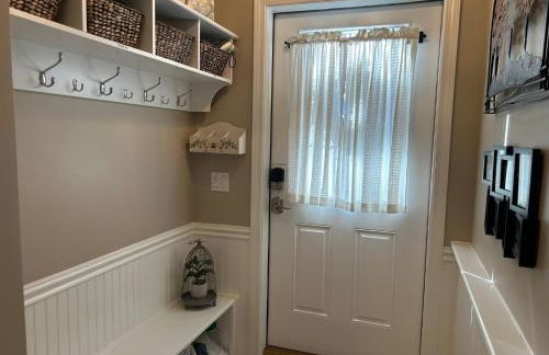 The Hive - Unique Themed Getaway - Foto 17