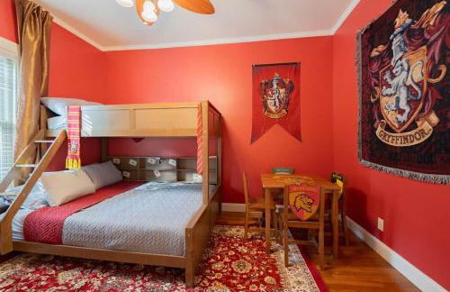 Wizard House + Hot Tub, Private Creek, Large Yard - Foto 23