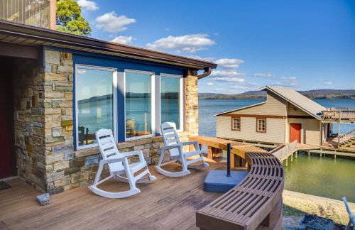 Luxurious Lakefront Paradise in Scottsboro with Dock - Foto 1