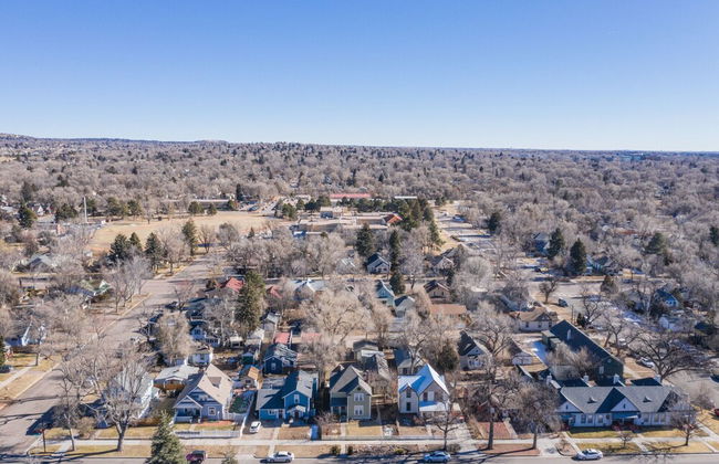 5bddowntown Victorian Charmhot Tub, Firepit - Photo 51