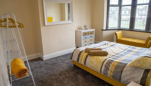 Spacious Family Home Minutes from the Beach - Foto 5