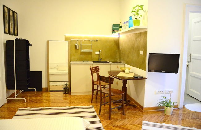 Salon 5 Zemun , Belgrade - Foto 6