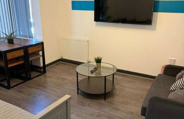 Tudors eSuites - 4 Bedroom Spacious House - #142R - Photo 2