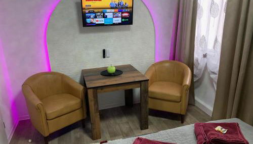 Best-Preis -Gold Suite- mit Netflix, Self-Check-In, eBike Ladestation, Fahrradraum, WLAN, Netflix und Massagesessel - direkt am Elberadweg im Herzen von Wittenberge - Foto 4