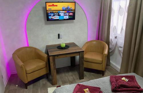 Best-Preis -Gold Suite- mit Netflix, Self-Check-In, eBike Ladestation, Fahrradraum, WLAN, Netflix und Massagesessel - direkt am Elberadweg im Herzen von Wittenberge - Foto 4