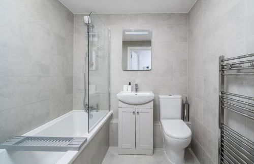 2 Bed Flat in Woking Central - Foto 21