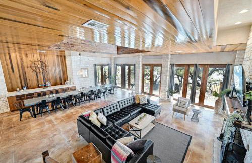 Luxury Lakefront Escape on Lake Travis - Photo 6