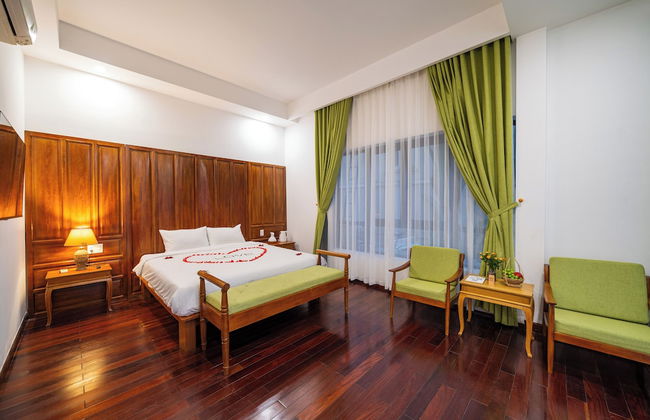 Palm River Boutique - Photo 20