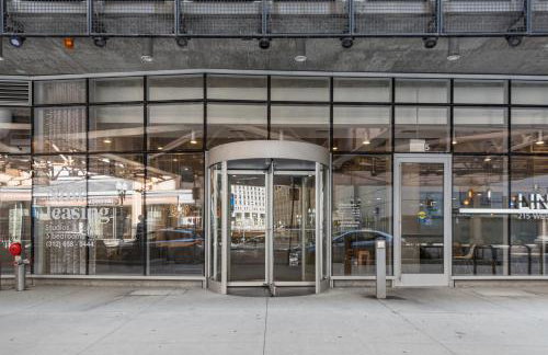 Linea Luxury Living with Indoor Pool and Rooftop Views in The Loop - Photo 9