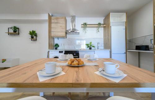 APT-Inside the Wall-Family,Games,Relax,History - Foto 7