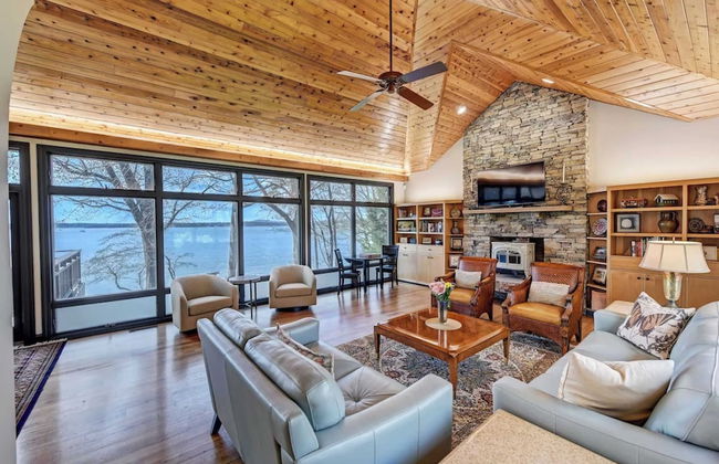 Landover Lodge by Avantstay Waterfront + Dock - Foto 1