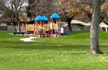 Sunset Home perfect for extended stays with fully fenced in yard, designated office, two living rooms, located across from Boise Foothills and close to Bogus Basin in Boise's North End - Photo 25