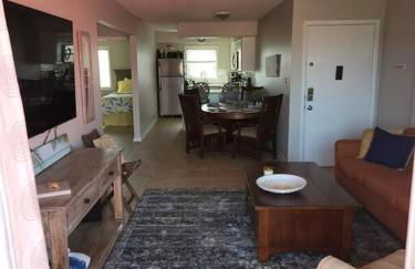 Quiet 2 bedroom condo on Gulf with pool and pond - Photo 11
