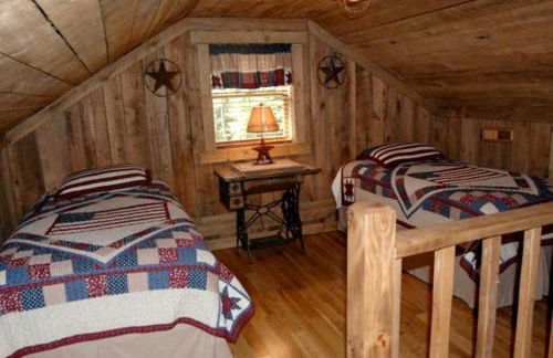 Lovely Log Cabin in the Woods with Hot Tub near the Red River Gorge in Kentucky - Foto 16