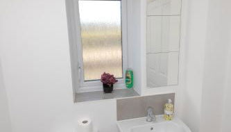 Manchester Cityside Deluxe Stay - 3 Bedroom House Great for Family with Free Parking & Garden - Foto 5, Shower