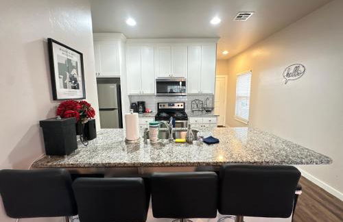 Luxury 3BR Townhome Stay - Foto 22