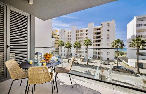 Bright Modern Beachside Apartment with Pool & Seaview - Foto 4