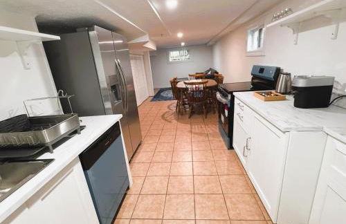 Entire 4 bedroom familyfriendly basement apartment, MetroWalk - Foto 7