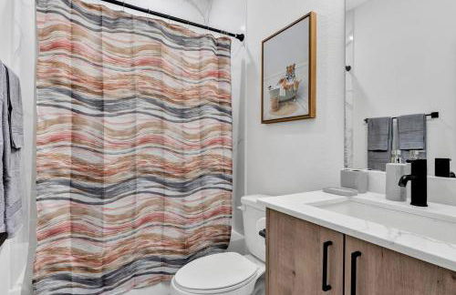 Dallas Escape w/ Rooftop + Yard • Sleeps 10 - Foto 41