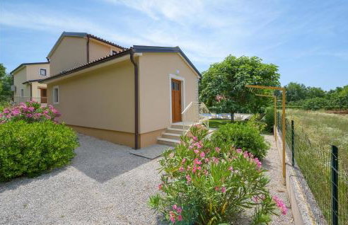 Three-Bedroom Holiday Home In Tinjan - Photo 14