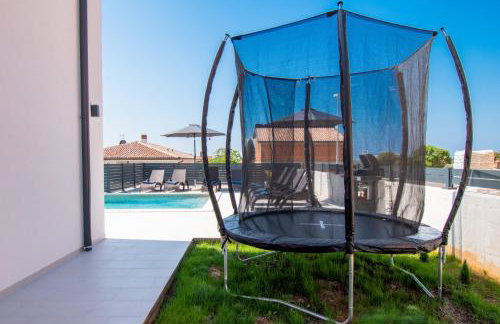 Villa Mina with a private pool in Pula - Photo 37