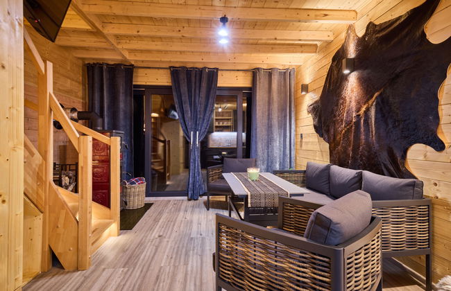 Luxe Timber Lodge & Relaxing Bath - Photo 10