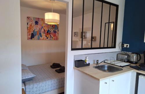 Jeny 2 - RDC - terrasse - Wifi - 10mn hypercentre - Foto 3