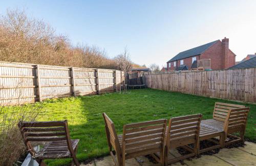 Modern 4-Bed Family Home with 5 Beds & Parking - Foto 36