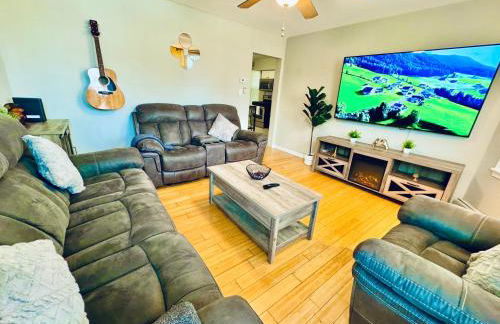 Bright, Stylish & Cozy 2Bed Unit w/Backyard & Grill Close to NYC! - Foto 2