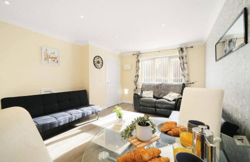 3 BR 5 Beds 3 Bath Private Garden Parking x2 Ideal for Family & Work Stays - Foto 7