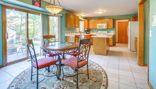 Private Yard with Patio, Fire Pit Family Getaway - Foto 4