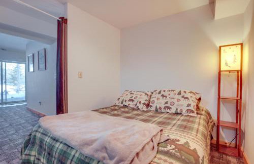 Lakefront Tomahawk Getaway with Deck and 2 Fireplaces! - Foto 19