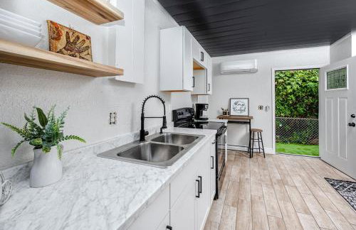 Mins to Beach - Studio Home- Walk to Downtown - Free Parking - Foto 7