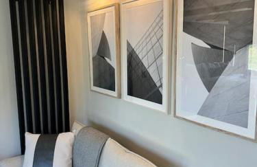 Luxurious Glass House with Private Hot tub - Photo 18