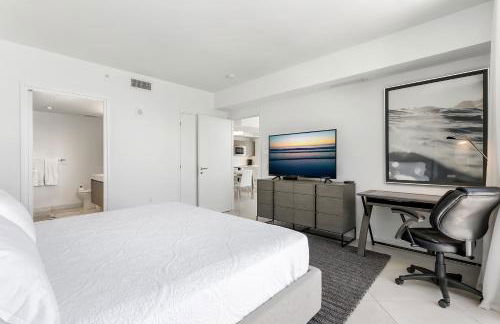 Tiffany Hazel - Rooftop Pool, Gym, & Walk to Beach - Foto 7